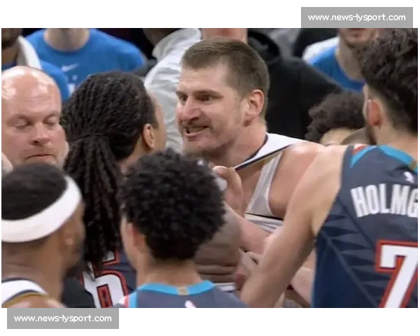 小莫里斯质疑约基奇对手质量:现代中锋竞争环境成就 “另类统治” 小莫里斯质疑约基奇对手质量:现代中锋竞争环境成就 “另类统治”